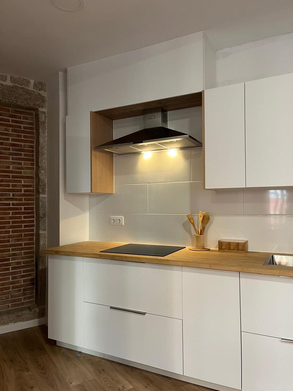 Kitchen or kitchenette, Seasons, microwave, oven, stove, toaster, washing machine, dryer