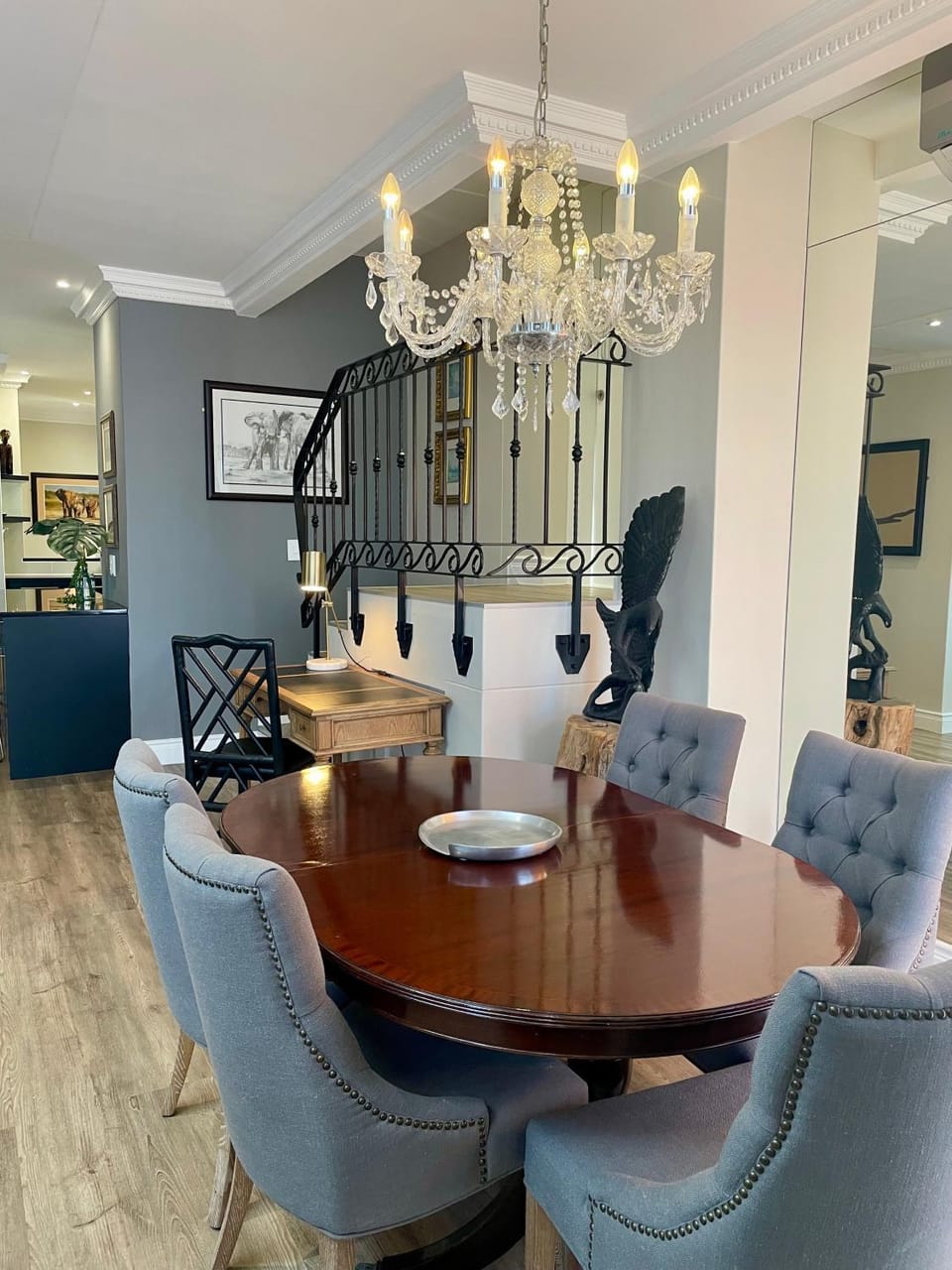 Seating area, Dining area