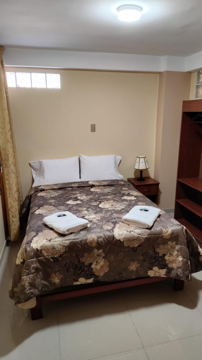 Bed, towels