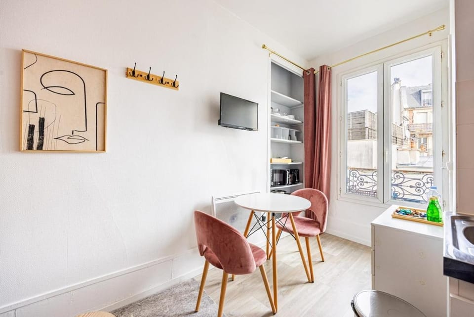 Metro Ourcq Paris 19th Studio Apartment in Paris