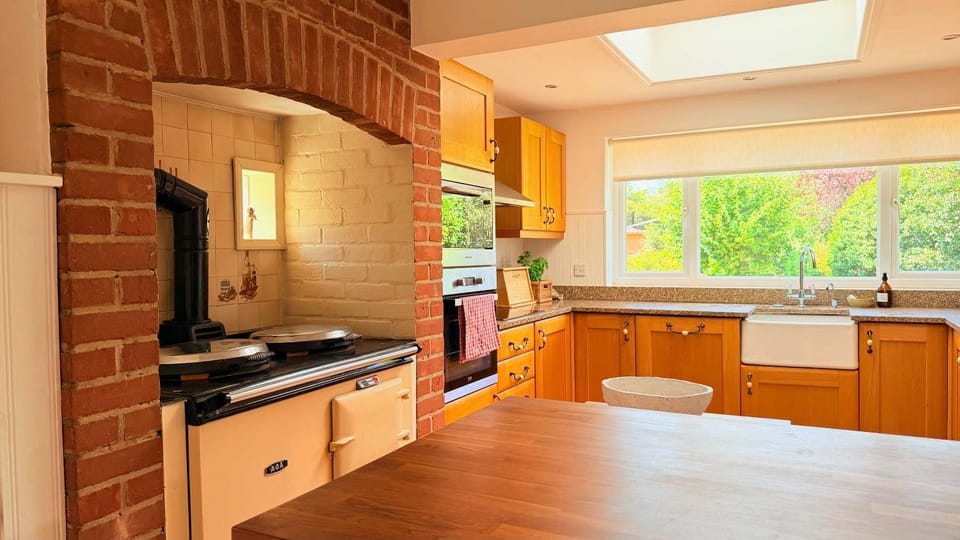 Dutch Cottage Spacious 2-Bed with Large Garden House in Uttlesford