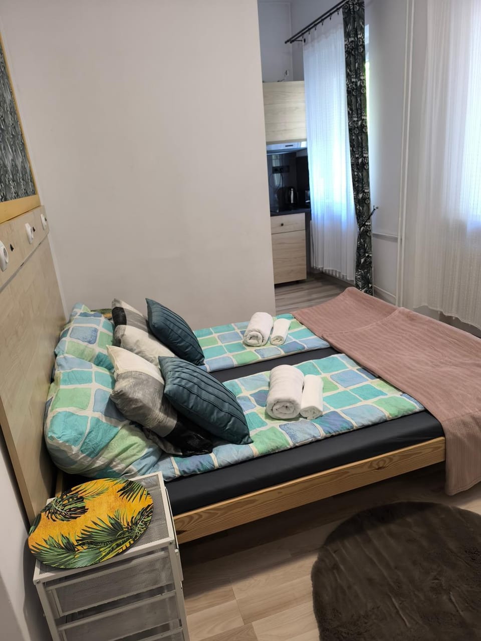 Bed, Photo of the whole room, Seating area
