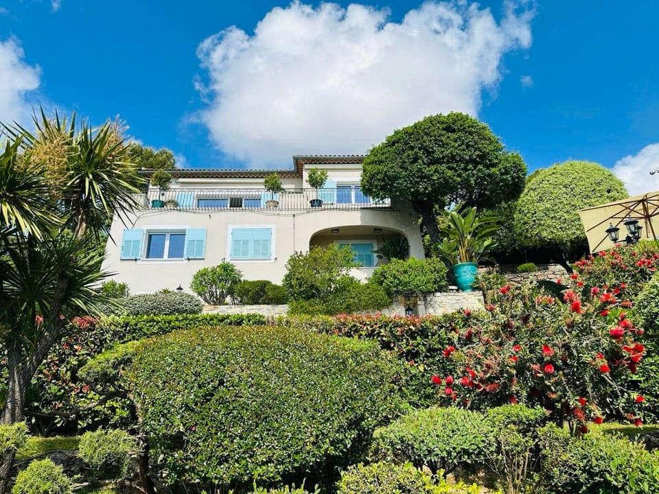 Stunning sea view - beautiful Villa Barcarolle Villa in Cannes