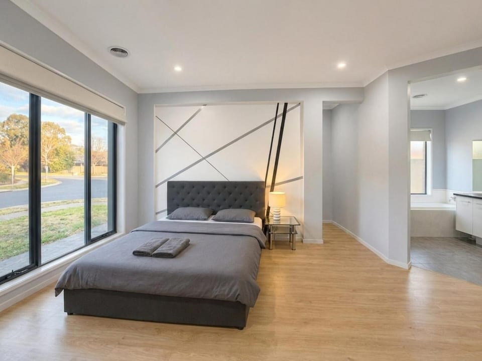 The Gathering House Five Bedrooms Sleeps Ten House in Melbourne