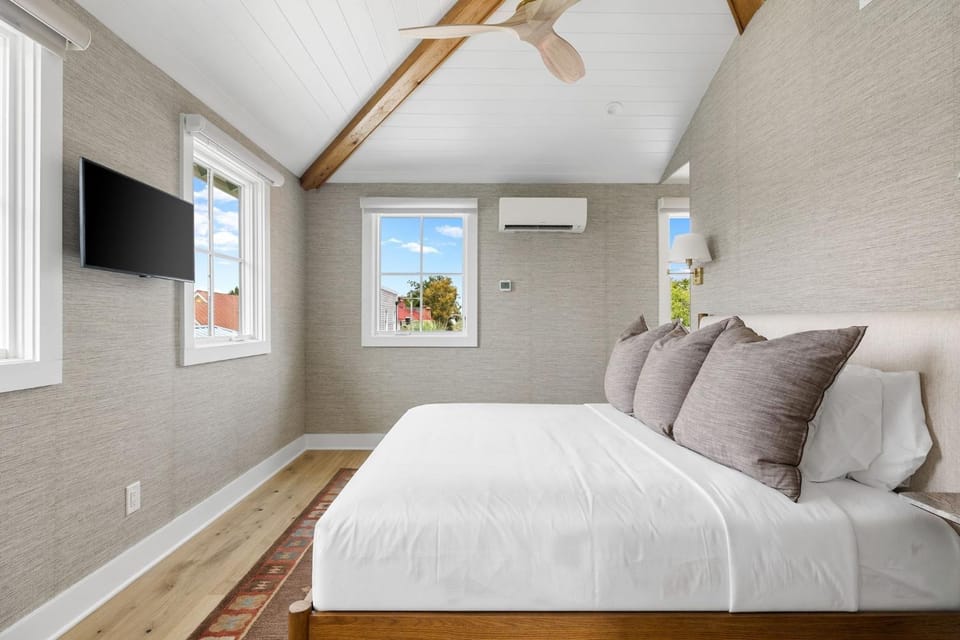 Bed, TV and multimedia, Photo of the whole room, Bedroom, air conditioner