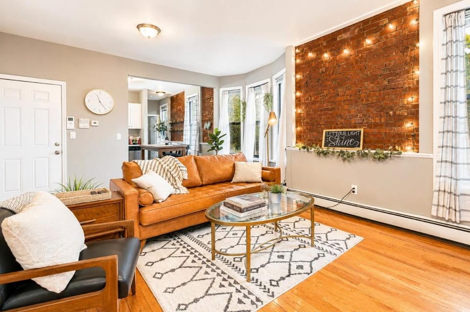 Boho Dream Street Free Prking Wooster Sq Apartment in New Haven
