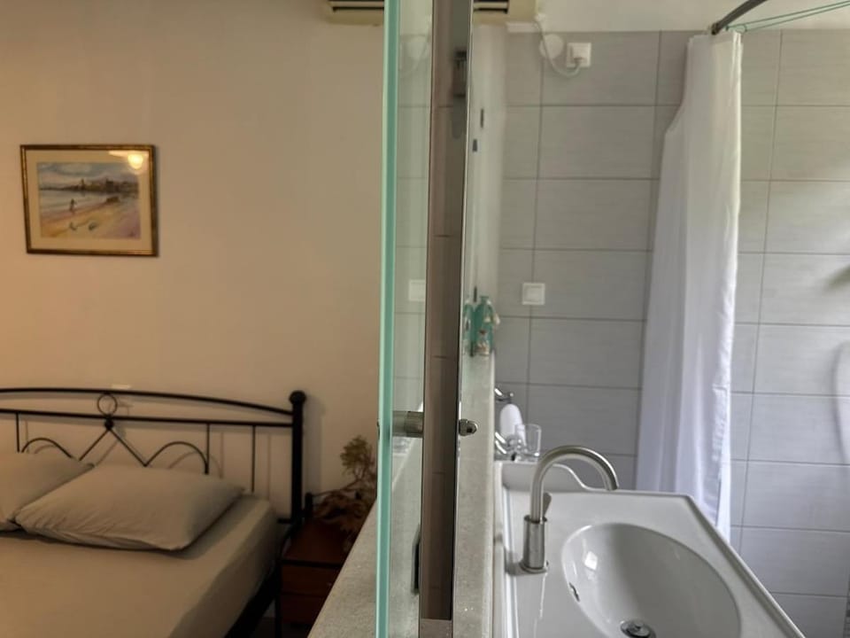 The Zarakes Beach House House in Euboea