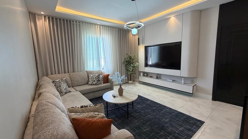 TV and multimedia, Living room, Seating area, Evening entertainment