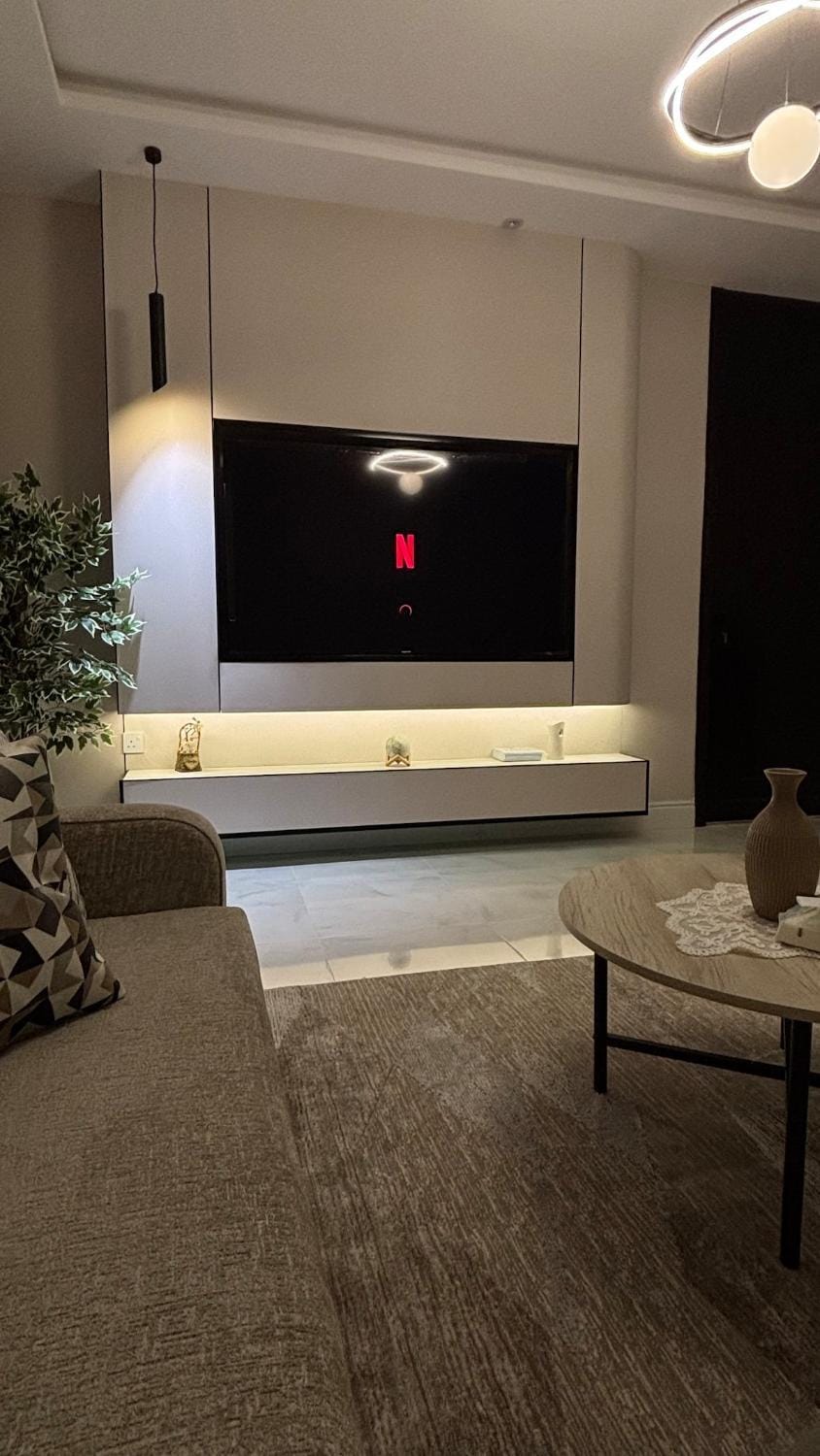 TV and multimedia, Living room, Seating area, Evening entertainment