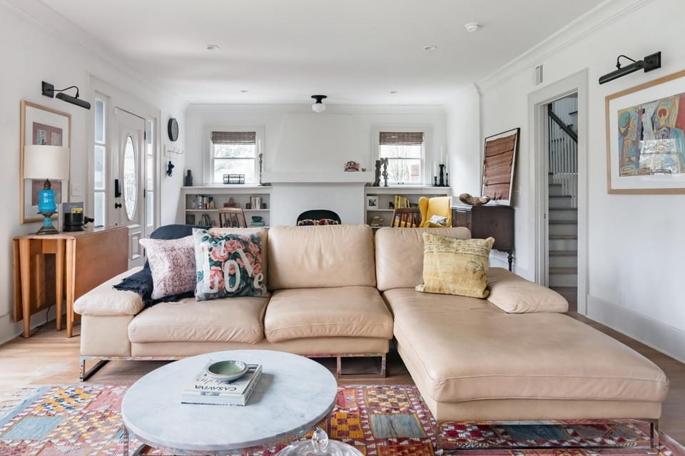 Living room, Photo of the whole room, Seating area, fireplace