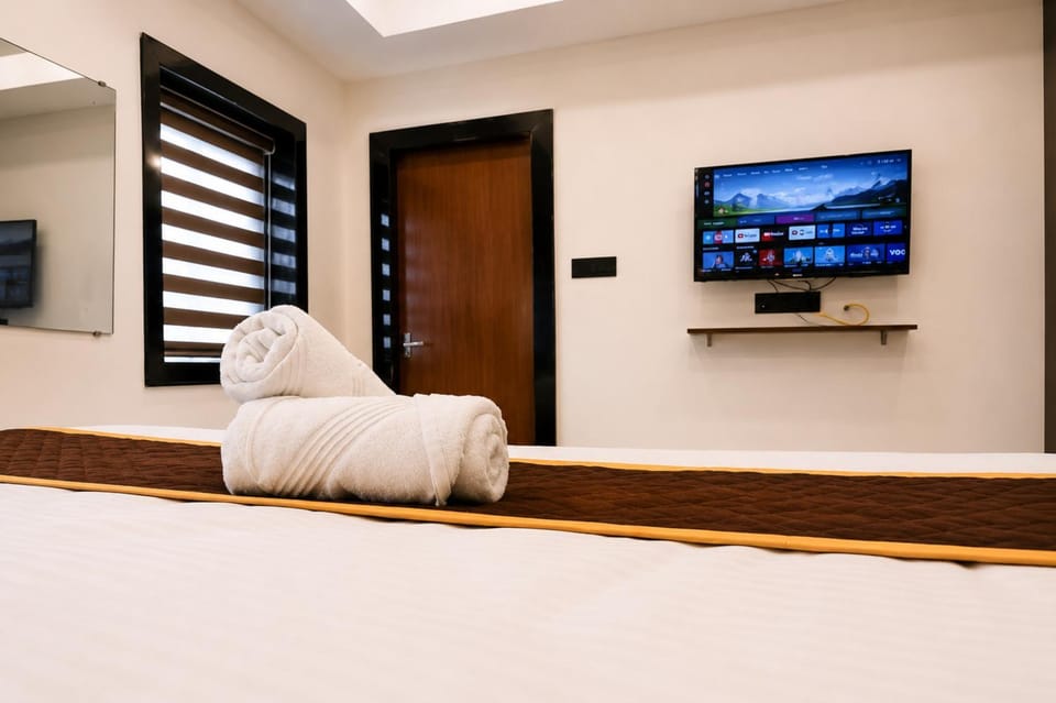 Communal lounge/ TV room, Bed, TV and multimedia, Bedroom