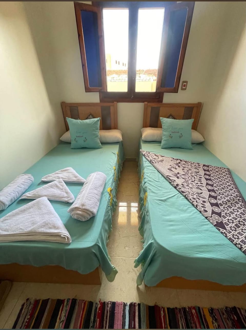 Bed, Photo of the whole room, Bedroom, towels