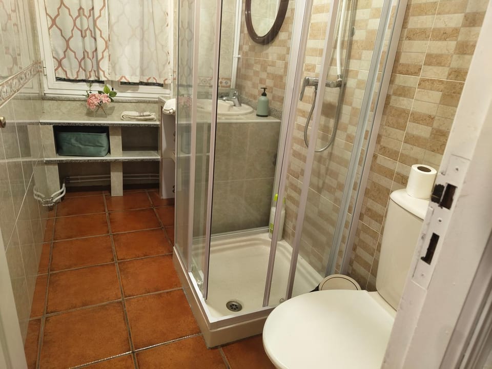 Shower, Toilet, Bathroom
