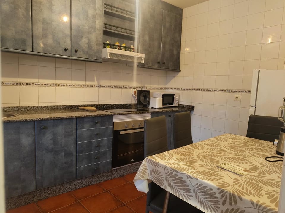 Dining area, oven, stove, toaster