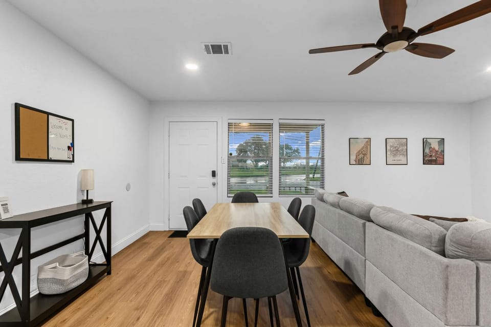 TCU Area Home - Blue Bonnet Circle House in Fort Worth