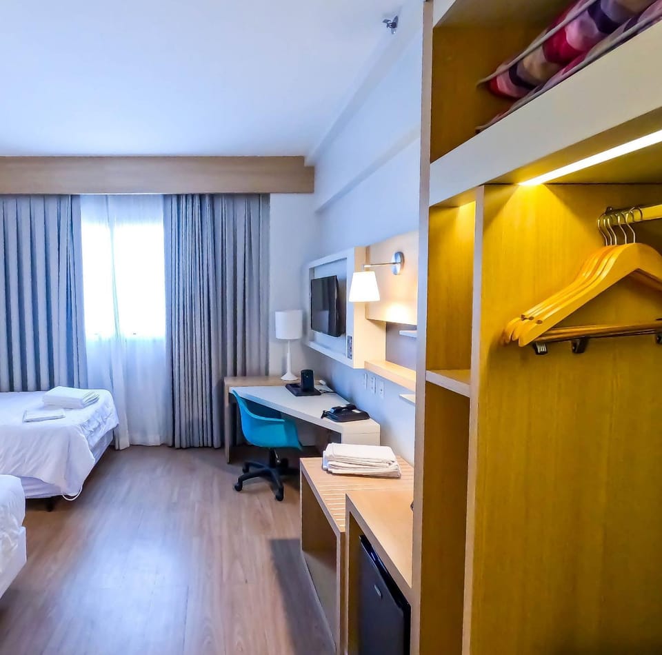 Bed, TV and multimedia, Photo of the whole room, minibar, wardrobe