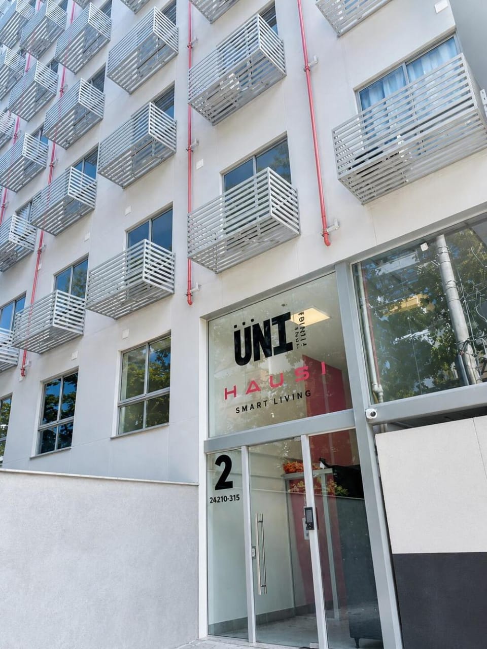 Facade/entrance