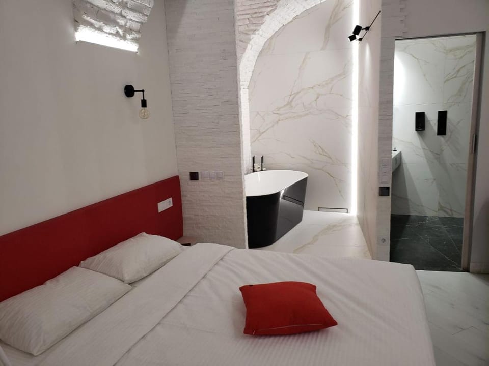 Shower, Toilet, Bathroom, Photo of the whole room, Bedroom