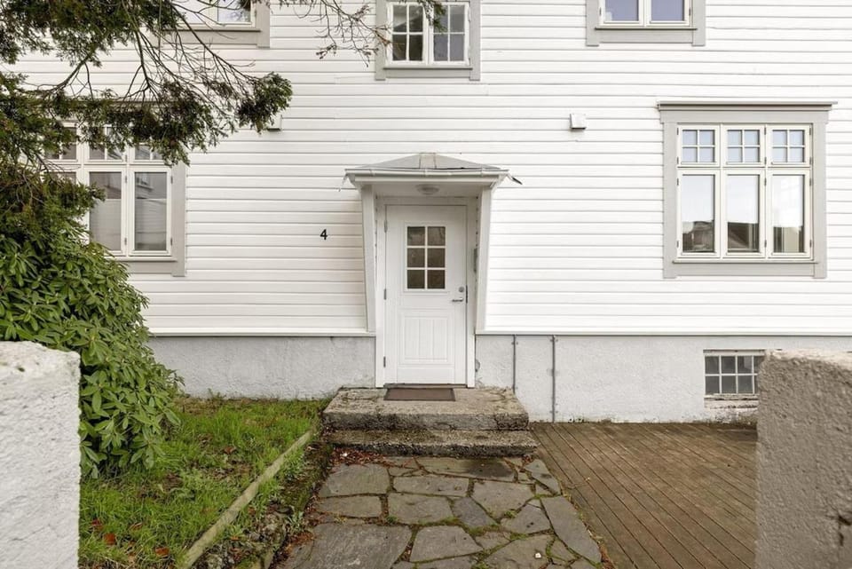 One Bedroom, EV-charging, walk-in closet, garage Apartment in Stavanger