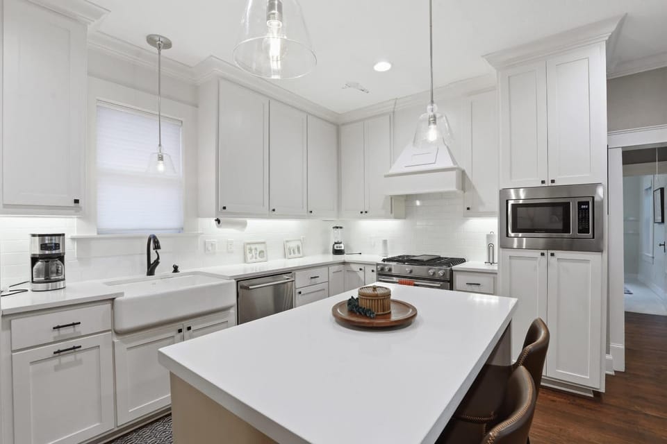 Kitchen or kitchenette, dishwasher, oven, stove