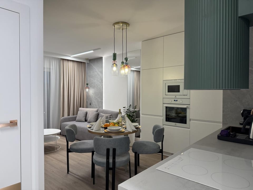 Kitchen or kitchenette, Living room, Seating area, Dining area, oven, stove