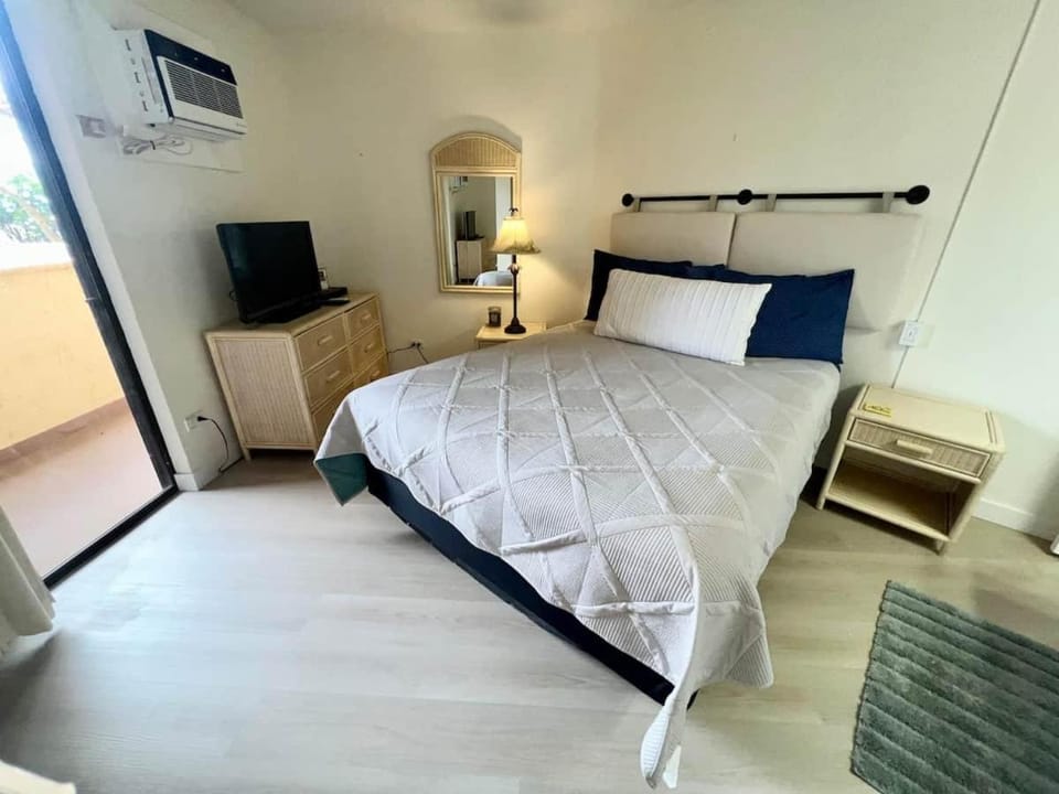 South Maui Beach Front Condo Apartment in Kihei