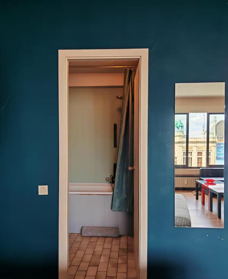 Majestic View - Cozy Lounge Lift Netflix Wifi Railway Station Apartment in Antwerp