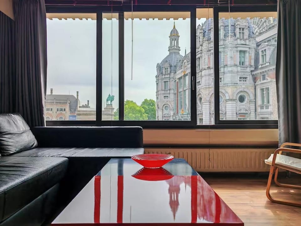 Majestic View - Cozy Lounge Lift Netflix Wifi Railway Station Apartment in Antwerp