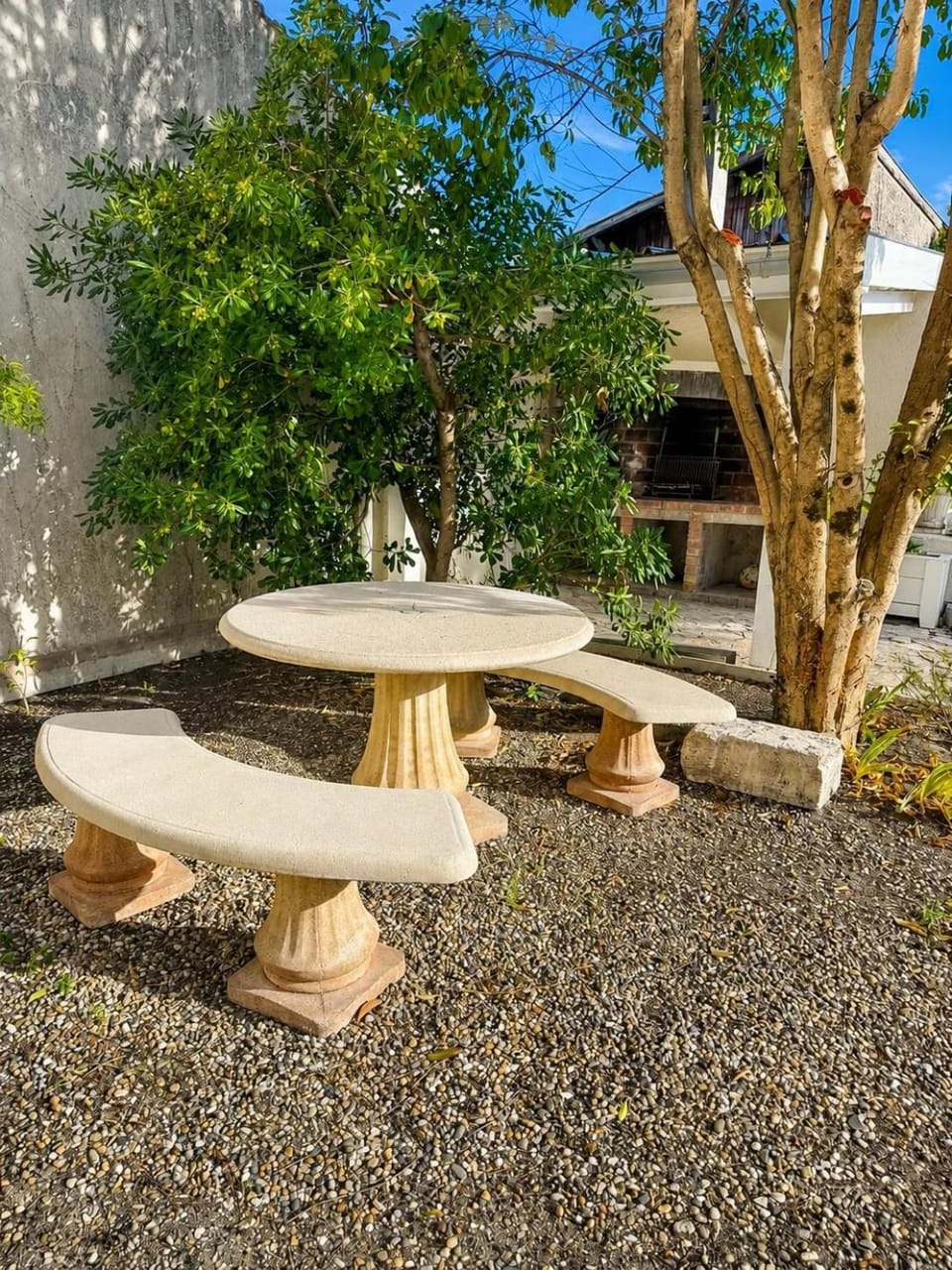 Charming House with Garden and Parking Apartment in Bordeaux