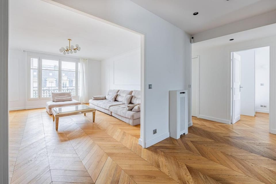 Avenue Montaigne - Champs Elysées - Unobstructed view Apartment in Paris