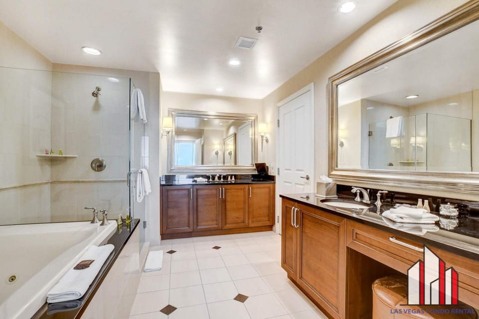 MGM Signature-14-702 1Bedroom 2Bath Balcony Suite House in Las Vegas Strip