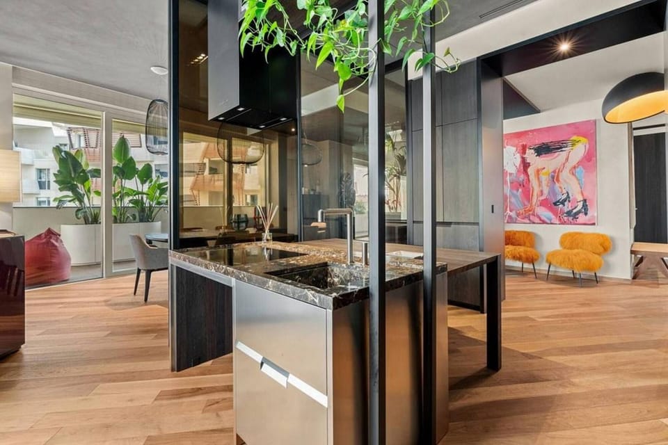 Kitchen or kitchenette, Living room