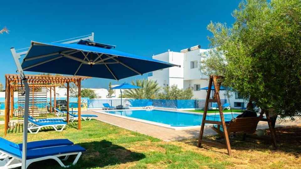 Swimming pool