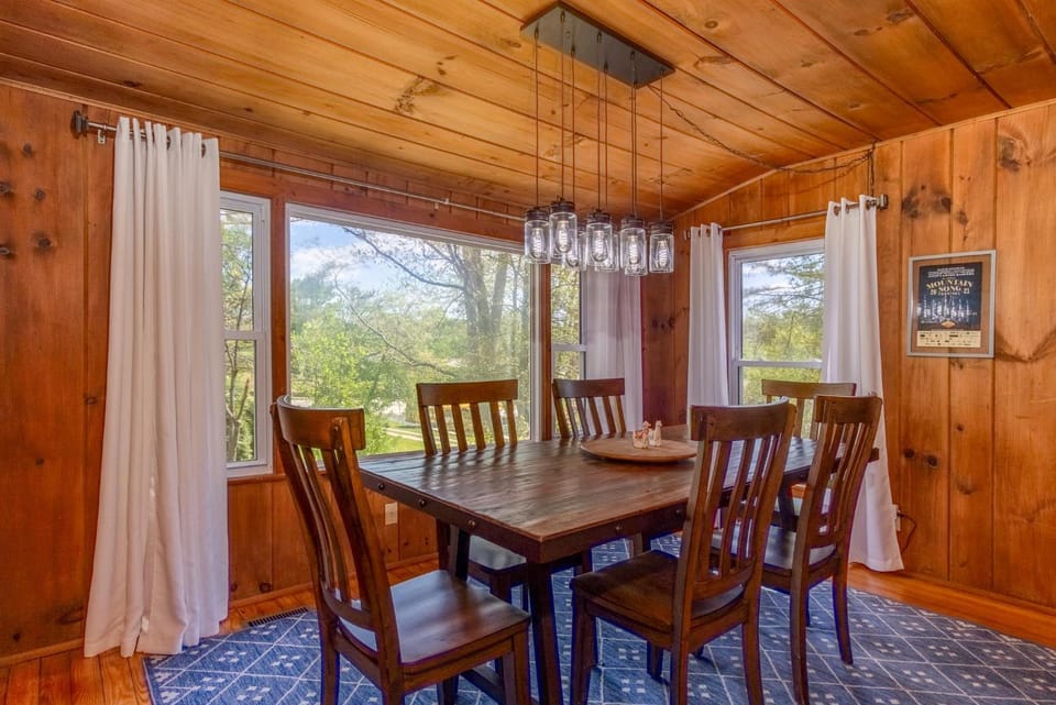 Hilltop Haven House in Brevard