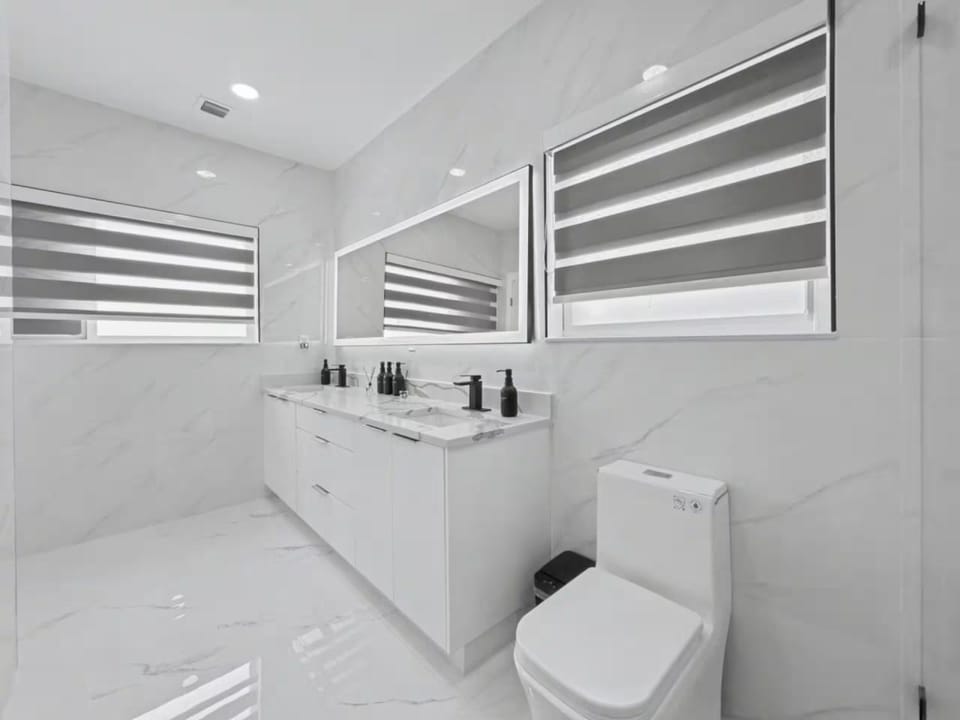 Luxury Miami Villa Sleeps 7 Near Brickell Villa in Coral Gables