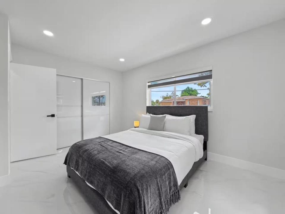 Luxury Miami Villa Sleeps 7 Near Brickell Villa in Coral Gables