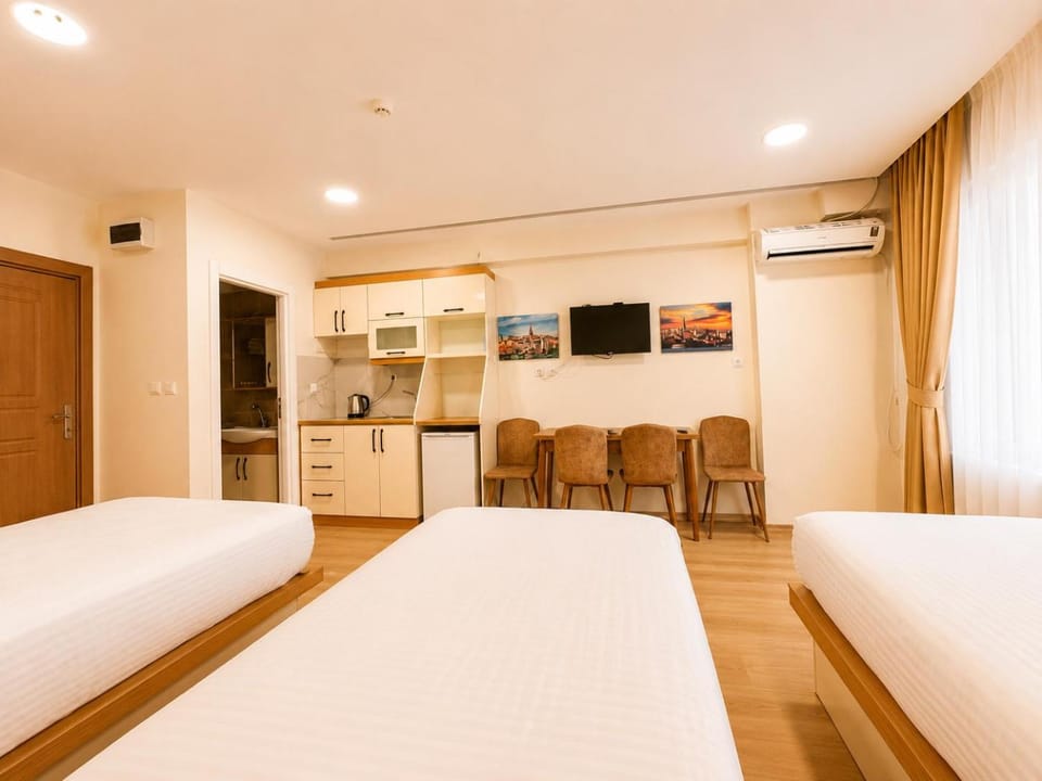 Bed, TV and multimedia, Kitchen or kitchenette, Photo of the whole room, Bedroom, minibar, air conditioner