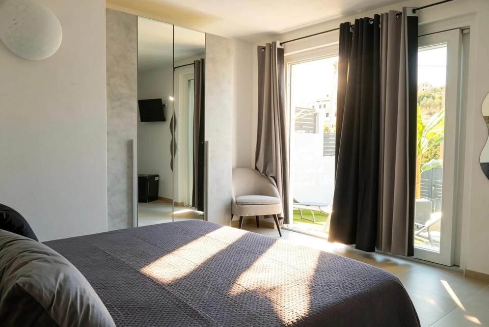 La Luna del Mar Boutique Suite with Pool Bed and Breakfast in Castelsardo