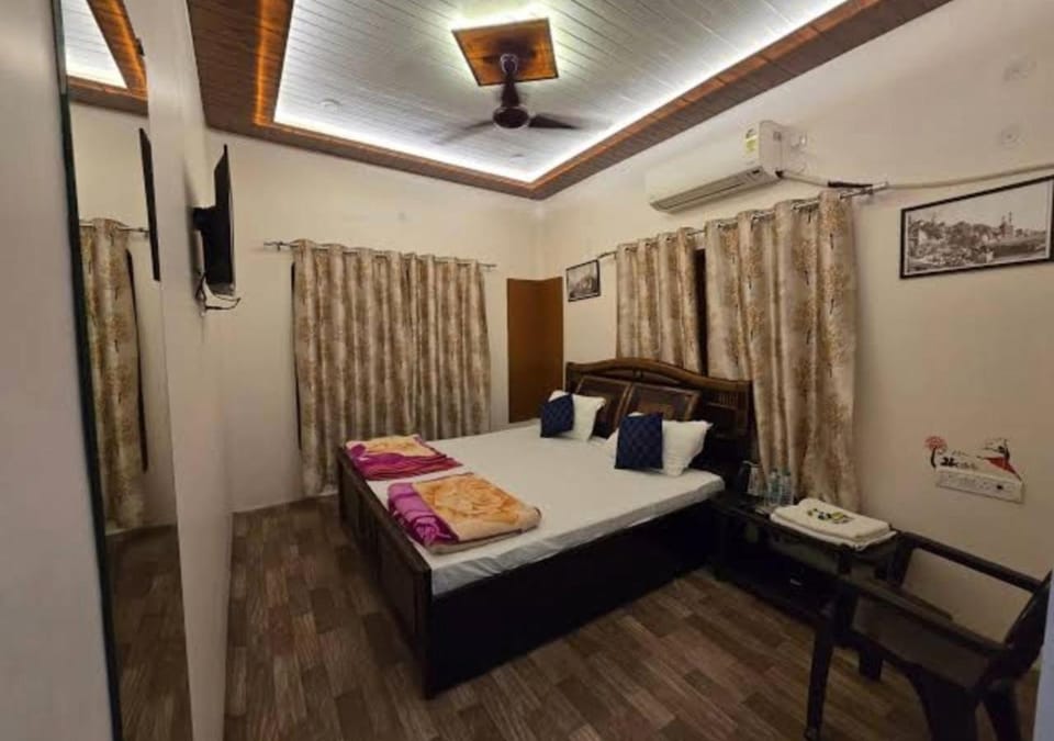 TV and multimedia, Photo of the whole room, air conditioner