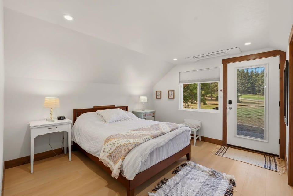 New Build 2025 Minutes to Downtown House in Dover