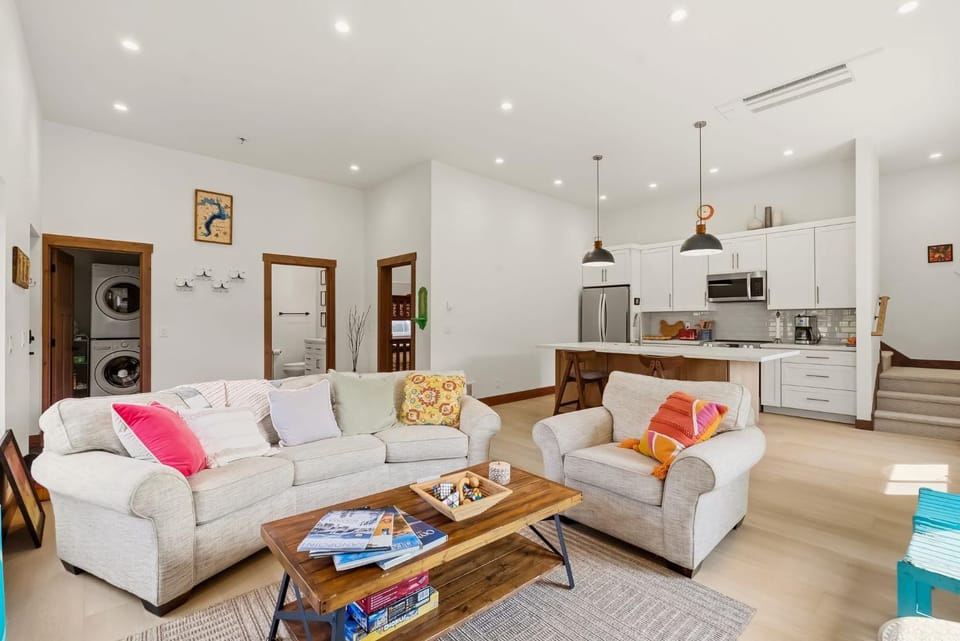 New Build 2025 Minutes to Downtown House in Dover