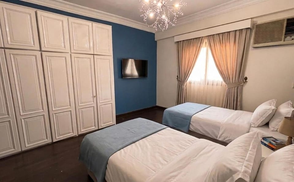 Elegant 3BR Maadi Residence with 75 inch TV and Fast WiFi Apartment in Cairo Governorate