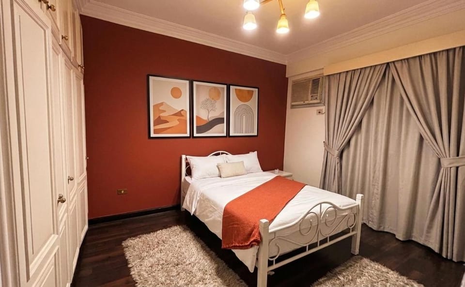 Elegant 3BR Maadi Residence with 75 inch TV and Fast WiFi Apartment in Cairo Governorate
