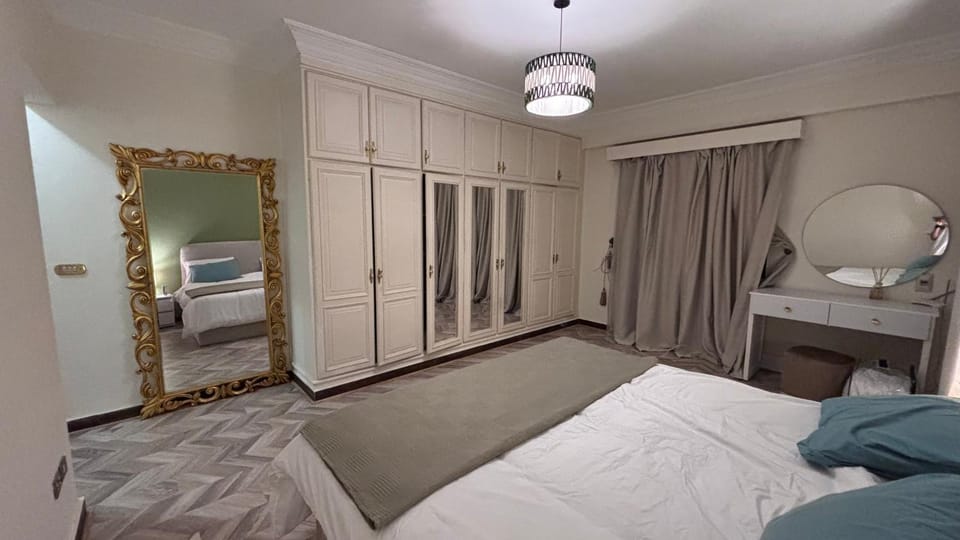 Elegant 3BR Maadi Residence with 75 inch TV and Fast WiFi Apartment in Cairo Governorate
