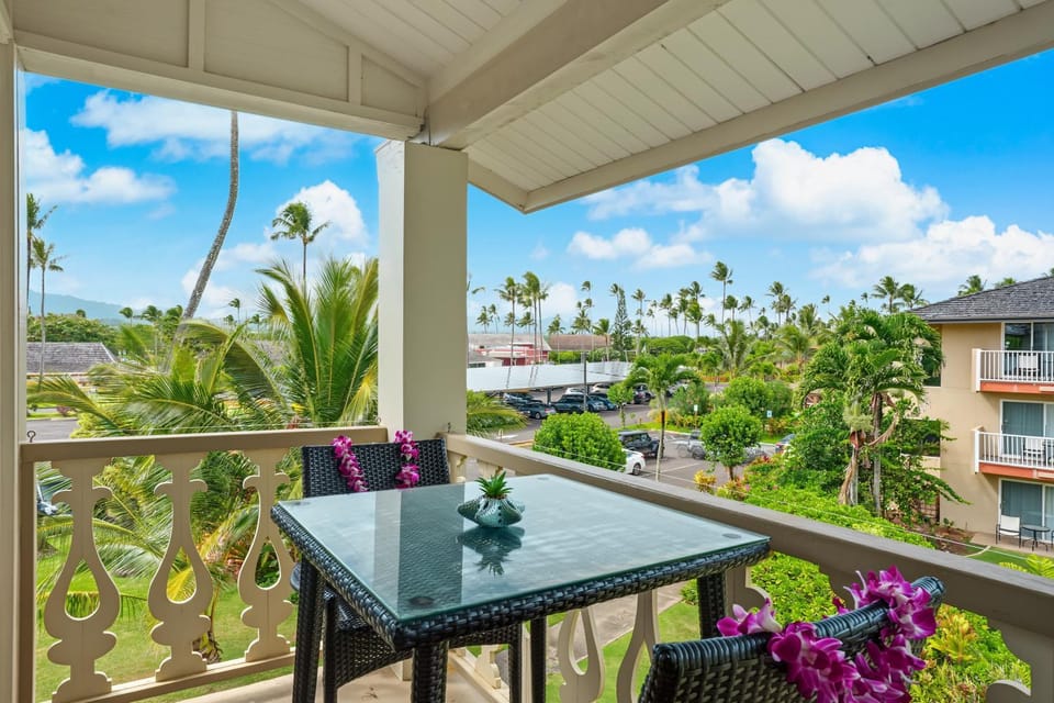 Islander on the Beach 315-Top Floor Corner Mountain View with AC Sleeps 4 House in Waipouli Beach