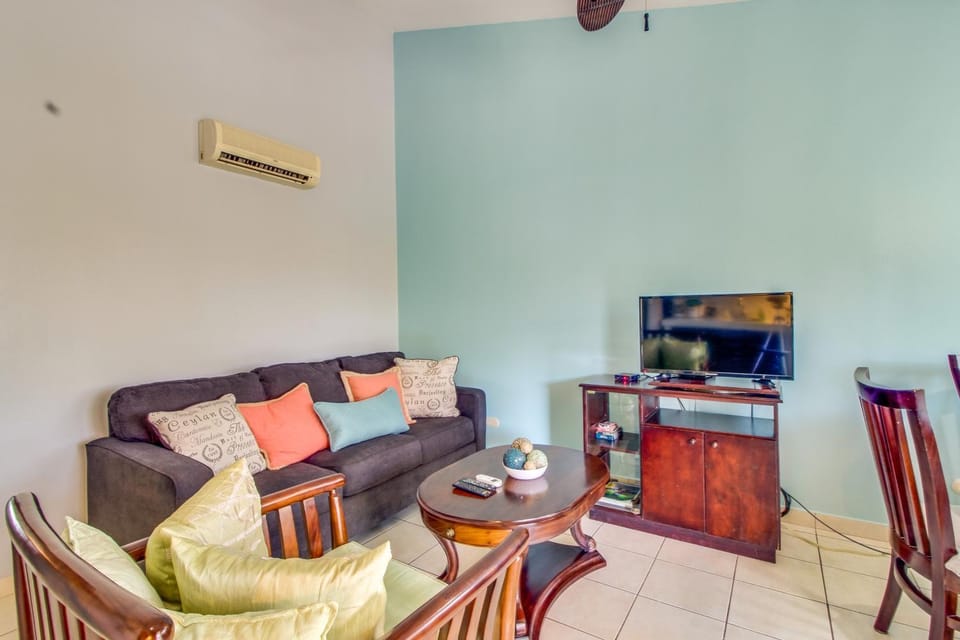 Playas del Coco Condo: Walk to Beach & Restaurants Apartment in Coco
