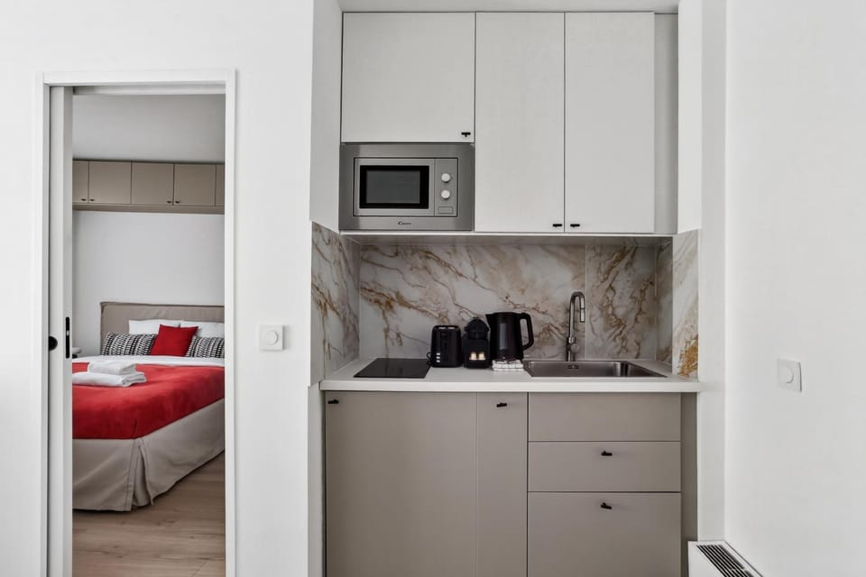 Kitchen or kitchenette