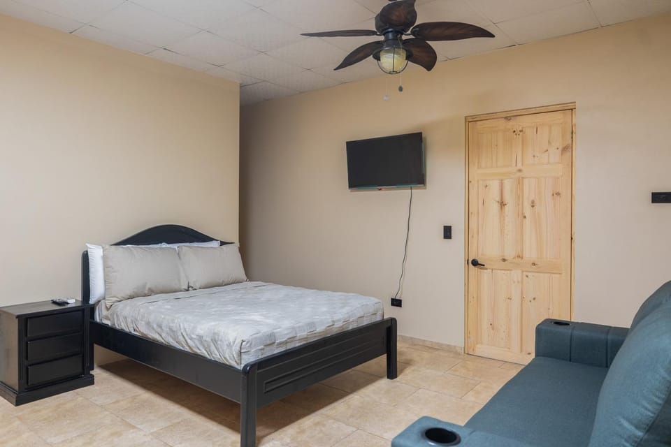 Walk to Beach & Dining: Uvita Studio w/ AC & WiFi Apartment in Uvita