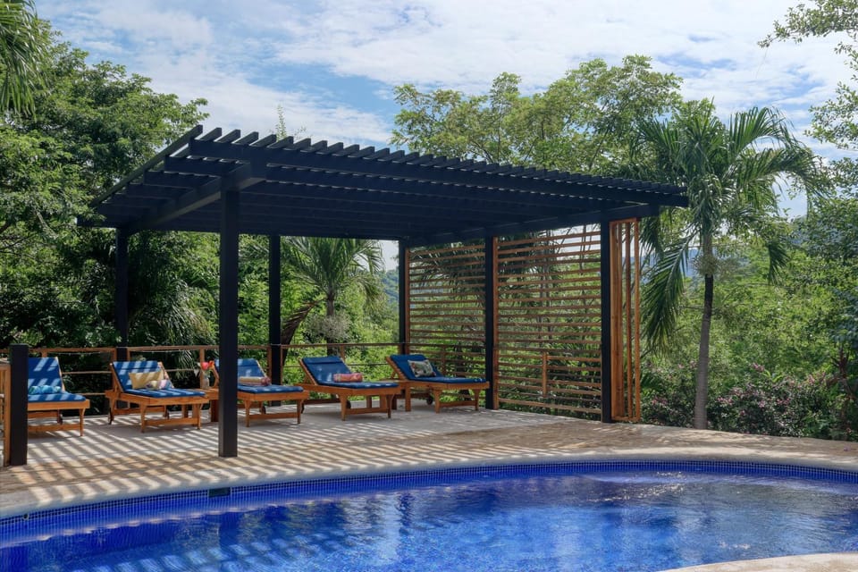 Walk to Ocean! Flamingo Beach Condo w/ Pool Access House in Playa Flamingo