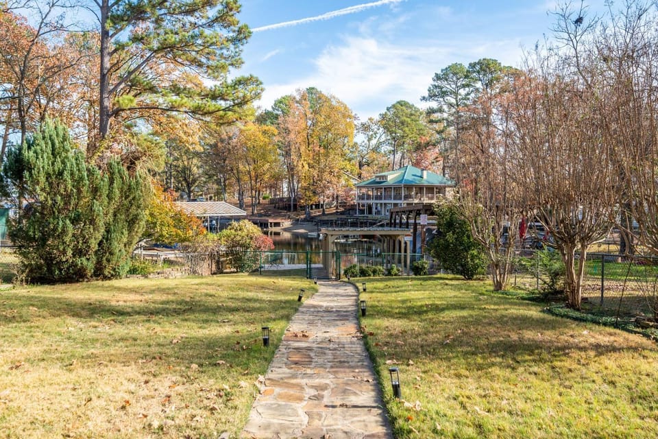 Serenity Cove House in Lake Hamilton